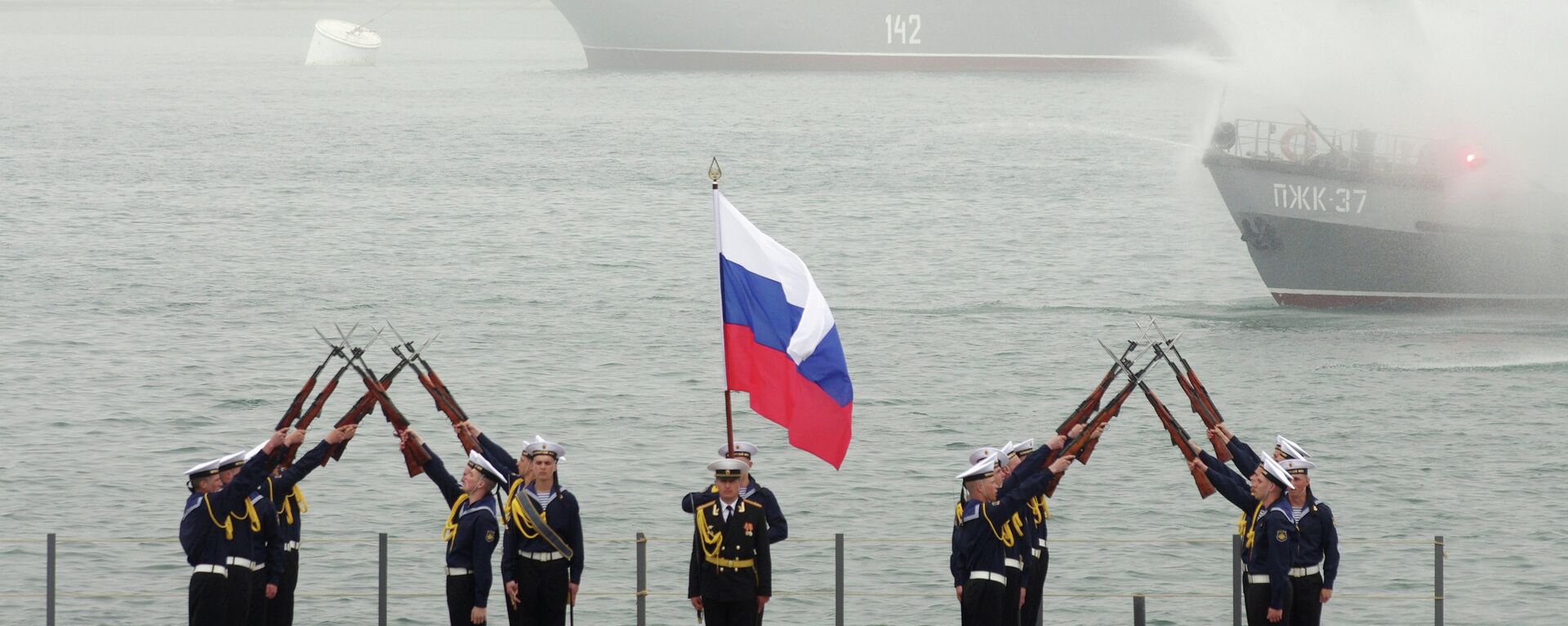 رجال البحرية الروسية خلال الاحتفال بالذكرى 230 لأسطول البحر الأسود الروسي في سيفاستوبول - سبوتنيك عربي, 1920, 13.02.2023
