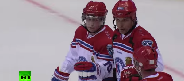 بوتين يتألق فى هوكي الجليد ويسجل 8 أهداف فى المباراة النهائية للدوري - سبوتنيك عربي