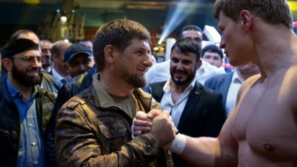 رئيس جمهورية الشيشان رمضان قاديروف والملاكم الروسي ألكسندر بوفيتكين - سبوتنيك عربي