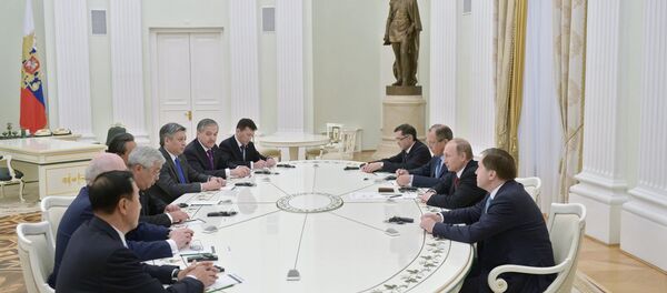 الرئيس الروسي فلاديمير بوتين يستقبل وزراء خارجية دول منظمة شنغهاي - سبوتنيك عربي