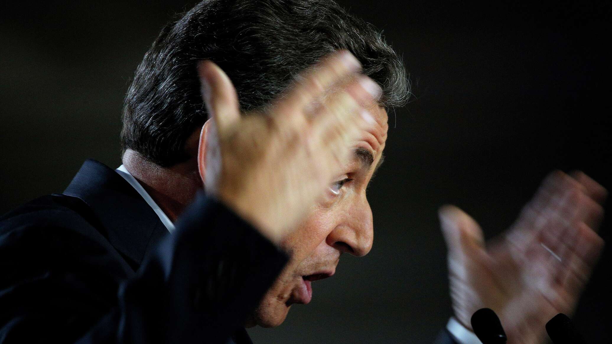 إعلام: النيابة الفرنسية تطلب الإفراج عن ساركوزي ووضعه تحت الرقابة القضائية