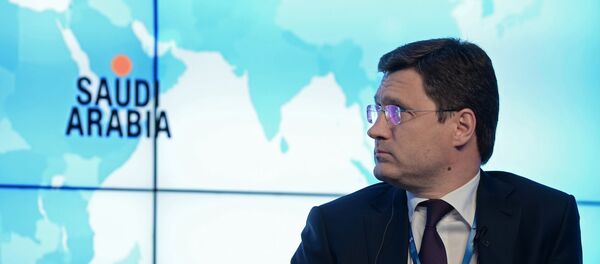 وزير الطاقة الروسي، ألكسندر نوفاك أثناء لقاء حواري متلفز لوكالة بلومبيرج العالمية على هامش منتدى سان بطرسبورغ الاقتصادي الدولي المنعقد حاليا في 18 يونيو/ حزيران 2015 وزير الطاقة الروسي، ألكسندر نوفاك أثناء لقاء حواري متلفز لوكالة بلومبيرج العالمية على هامش منتدى سان بطرسبورغ الاقتصادي الدولي المنعقد حاليا في 18 يونيو/ حزيران 2015 - سبوتنيك عربي