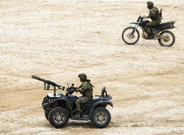 جنود روس خلال المنتدي العسكري التقني آرميا 2015 - سبوتنيك عربي