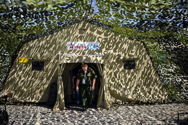 فريق طبي متنقل خلال المنتدي العسكري التقني آرميا 2015 فى موسكو - سبوتنيك عربي
