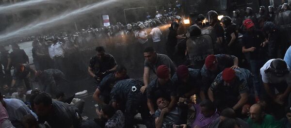 تفريق متظاهرين في يريفان - سبوتنيك عربي