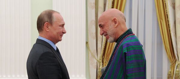 الرئيس الروسي، فلاديمير بوتين و الرئيس الأفغاني السابق، حامد كرزاي - سبوتنيك عربي