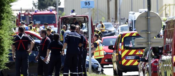 French police and firefighters gather at the entrance of the Air Products company in Saint-Quentin-Fallavier, near Lyon, central eastern France, on June 26, 2015 French police and firefighters gather at the entrance of the Air Products company in Saint-Quentin-Fallavier, near Lyon, central eastern France, on June 26, 2015 - سبوتنيك عربي