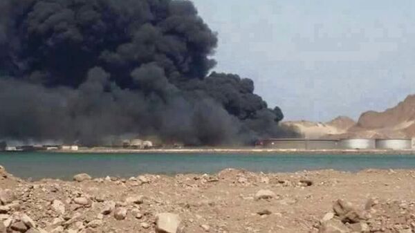 احتراق خزانات الوقود بمصفاة البريقا - عدن - سبوتنيك عربي