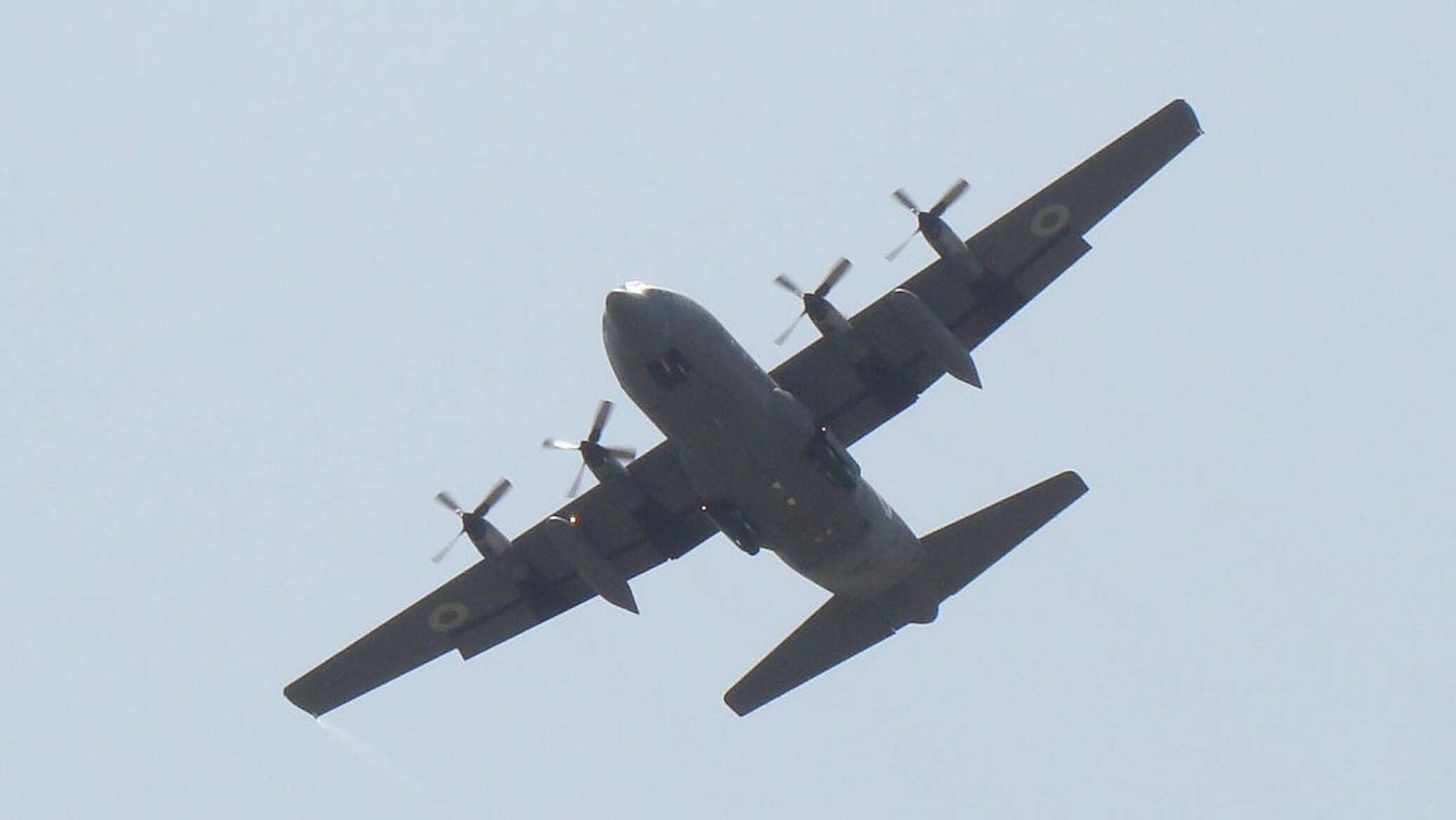 تحطم طائرة عسكرية كولومبية من طراز "سي-130" وإنقاذ عشرات المصابين