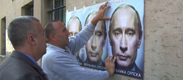 ملصقات على جدران في البوسنة والهرسك - سبوتنيك عربي