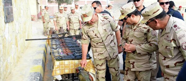 الرئيس المصري يرتدى الزي العسكري لأول مرة منذ انتخابه  - سبوتنيك عربي