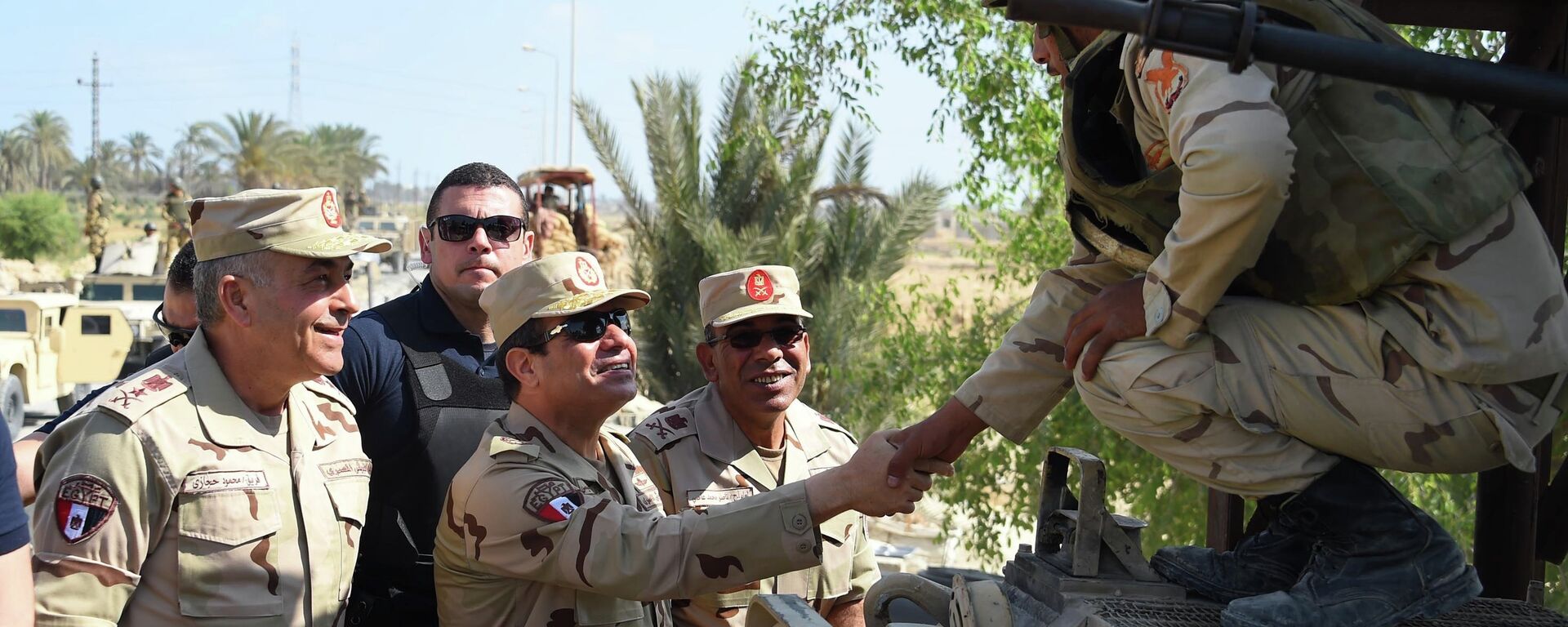 الرئيس المصري يعود الى الزى العسكري مرة أخري لأول مرة منذ إنتخابه  - سبوتنيك عربي, 1920, 06.10.2021