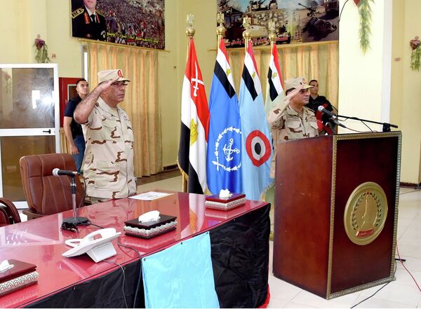 الرئيس المصري يعود للزي العسكري مرة أخري لأول مرة منذ إنتخابه الرئيس المصري يعود للزي العسكري مرة أخري لأول مرة منذ إنتخابه - سبوتنيك عربي