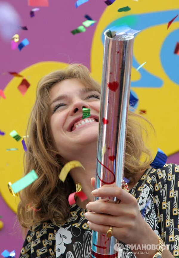 نتاليا فوديانوفا أثناء إفتتاح حديقة للأطفال فى قازان فى روسيا بمساعدة من جمعيتها الخيرية - سبوتنيك عربي