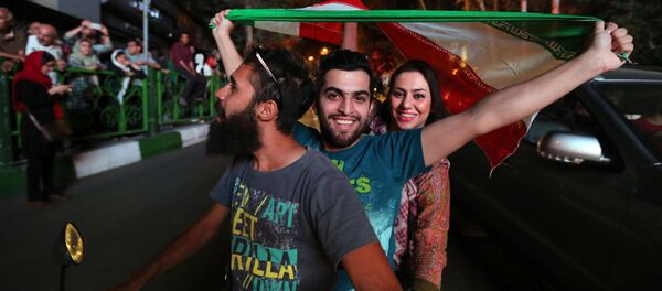 الشعب الإيراني يحتفل بالاتفاق النووي فى شوارع العاصمة - سبوتنيك عربي