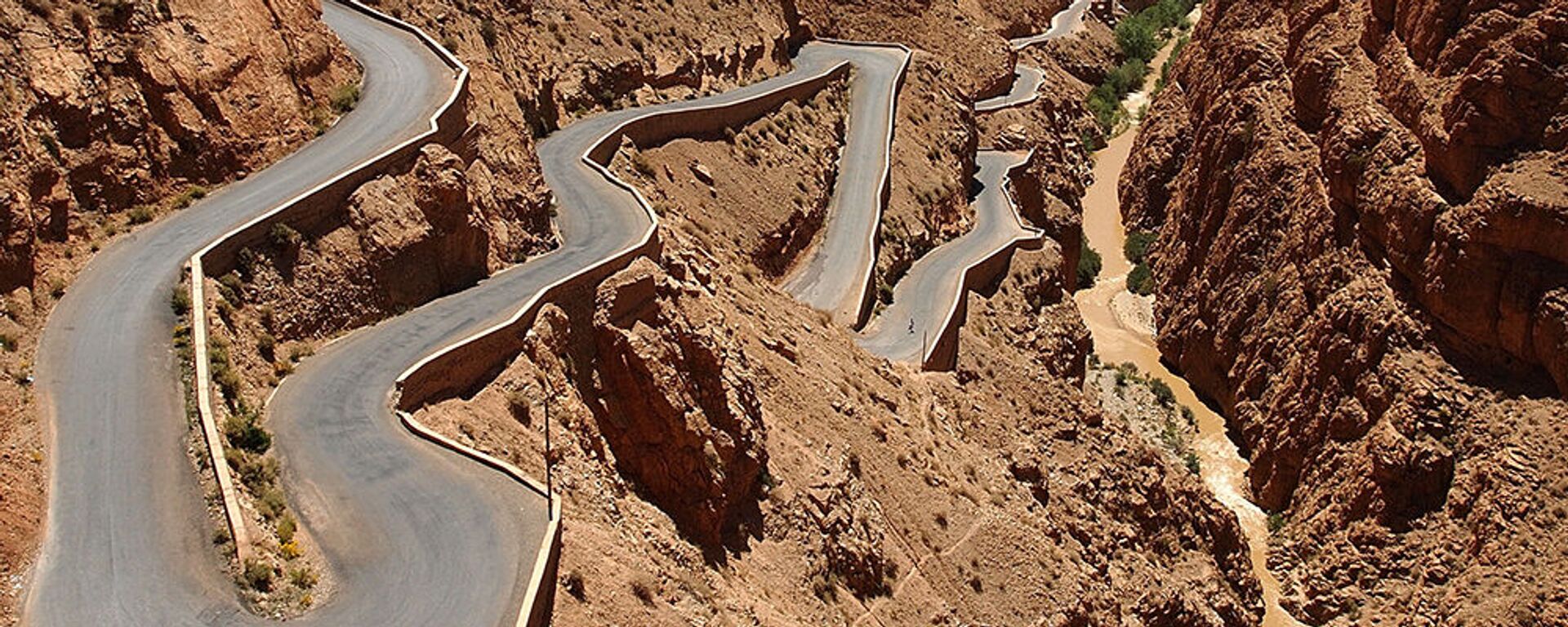 الطريق الجبلية دادس غورغيس في جبال الأطلس في المغرب - سبوتنيك عربي, 1920, 19.06.2025