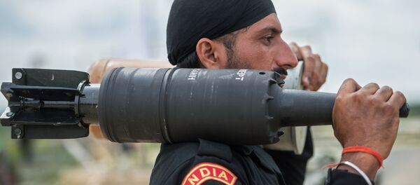 جندي من القوات المسلحة الهندية جندي من القوات المسلحة الهندية - سبوتنيك عربي