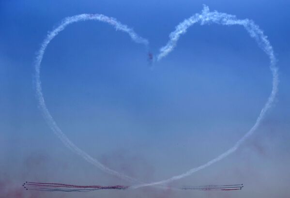 عرض جوي خلال حفل افتتاح قناة السويس الجديدة  في مدينة الإسماعيلية المصرية - سبوتنيك عربي