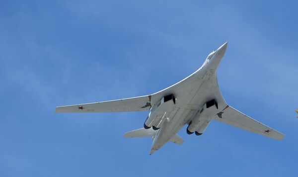 القاذفة الاستراتيجية تو- 160 أثناء العرض العسكري بمناسبة الذكرى السبعين للنصر على ألمانيا الفاشية - سبوتنيك عربي