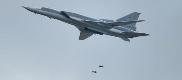 القاذفة تو- 22 ام3 أثناء العرض في إحدى المراحل الروسية للمسابقة الدولية أفيادارت - 2015 - سبوتنيك عربي