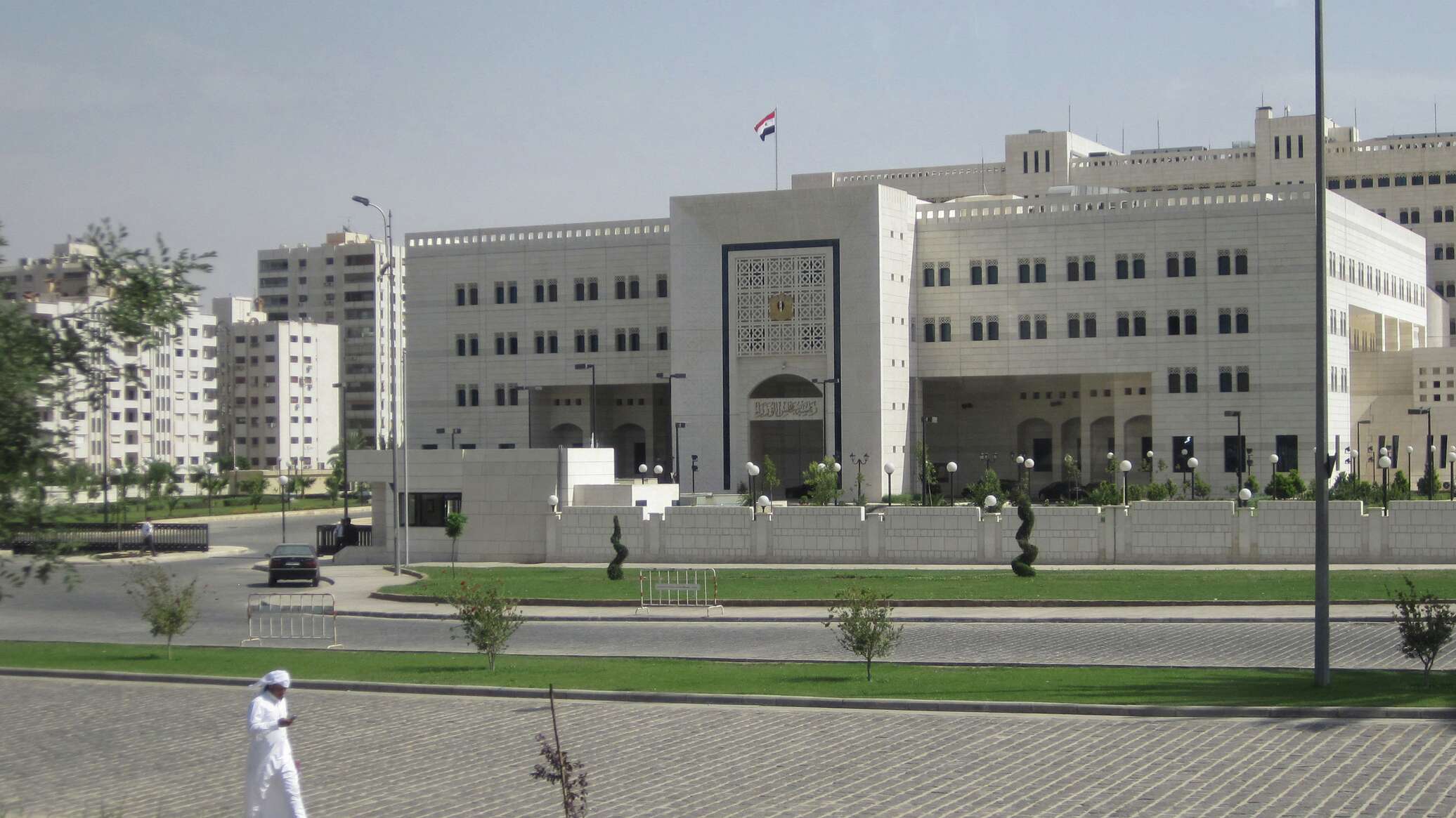 الحكومة السورية تعقد جلسة استثنائية لإدارة تداعيات تطورات الأوضاع الميدانية في البلاد