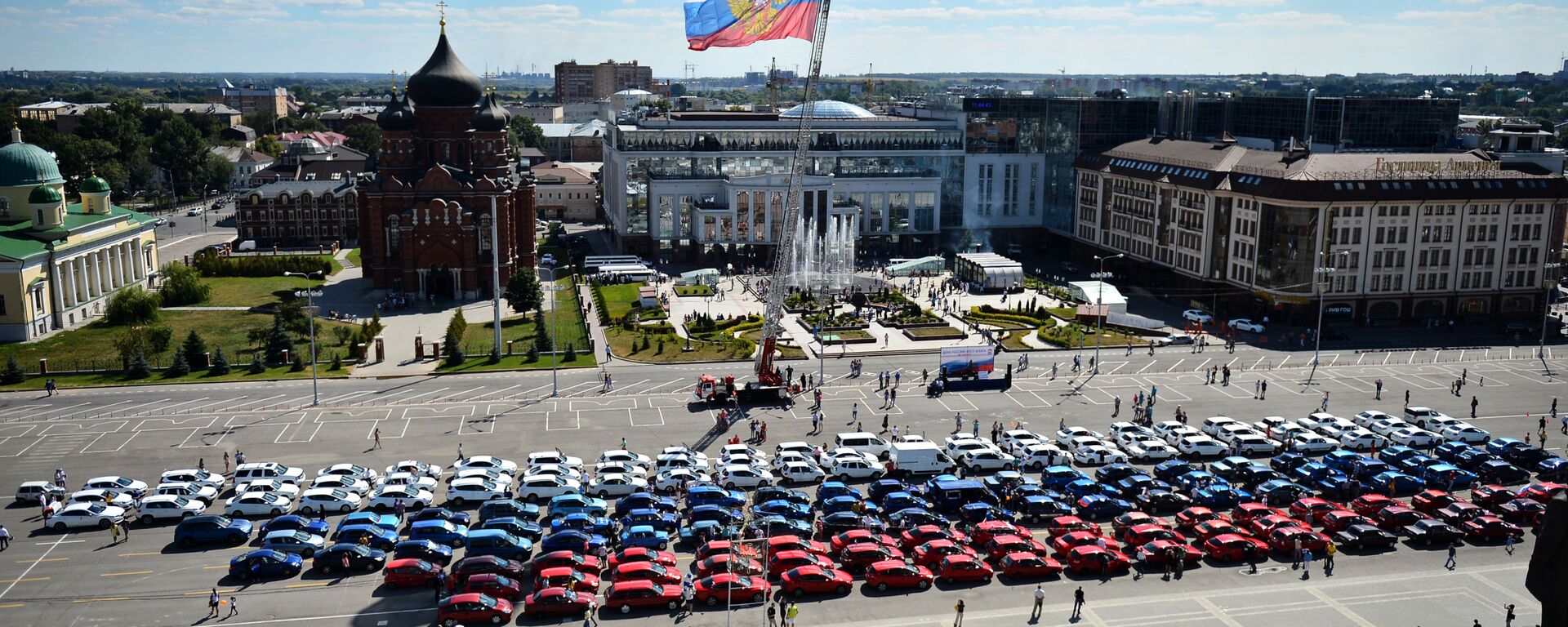 المشاركون في فعالية علم من السيارات بمناسبة عيد العلم الروسي، ساحة لينين، مدينة تولا - سبوتنيك عربي, 1920, 31.12.2023