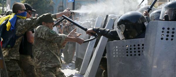 اشتباكات قرب مبنى البرلمان الأوكراني اشتباكات قرب مبنى البرلمان الأوكراني - سبوتنيك عربي