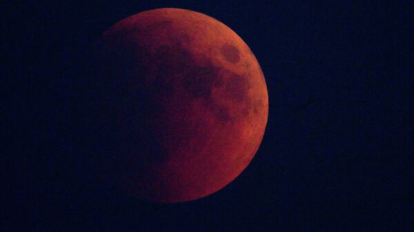 قمر دموي - سبوتنيك عربي