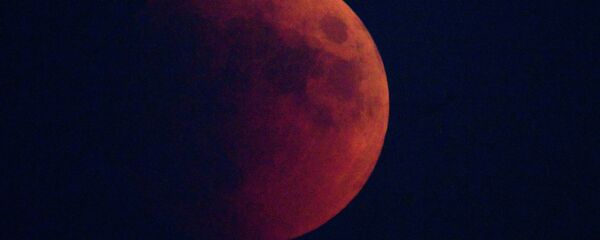 قمر دموي - سبوتنيك عربي