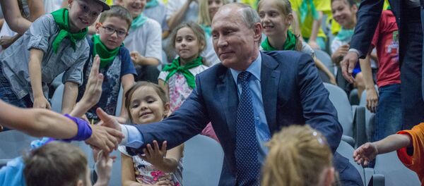 الرئيس الروسي فلاديمير بوتين في مركز علوم البحار والأحياء البحرية في موسكو - سبوتنيك عربي