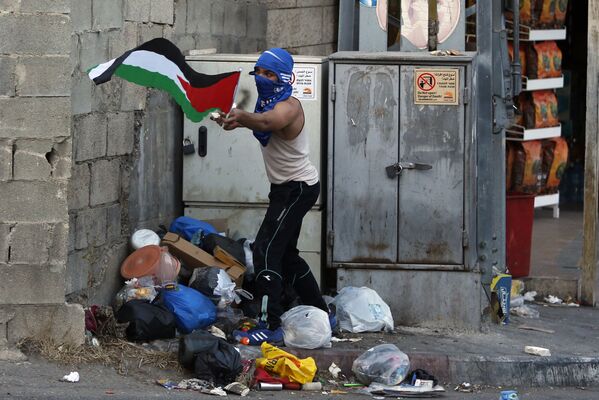 اشتباكات بيت قوات الحتلال والفلسطينيين في الضفة الغربية - سبوتنيك عربي