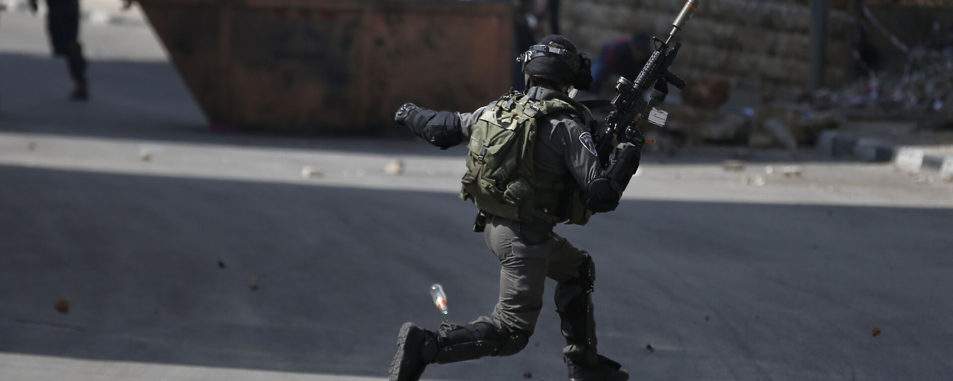 اشتباكات بيت قوات الشرطة الإسرائيلية والفلسطينيين في الضفة الغربية - سبوتنيك عربي, 1920, 20.06.2023