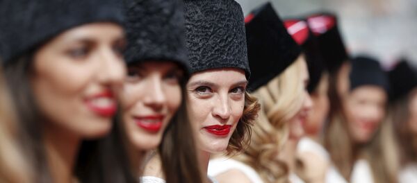 فتيات فورمولا-1 أثناء سباق الجائزة الكبرى في سوتشي. فتيات فورمولا-1 أثناء سباق الجائزة الكبرى في سوتشي. - سبوتنيك عربي