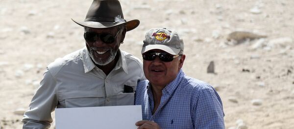 الممثل الأمريكي مورجان فريمان ووزير السياحة المصري هشام زعزوع الممثل الأمريكي مورجان فريمان ووزير السياحة المصري هشام زعزوع - سبوتنيك عربي