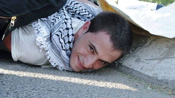 معتقل فلسطيني يبتسم  - سبوتنيك عربي