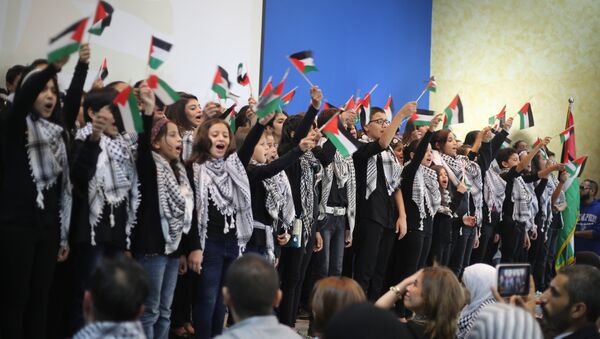 شباب فلسطينيون يغنون - سبوتنيك عربي
