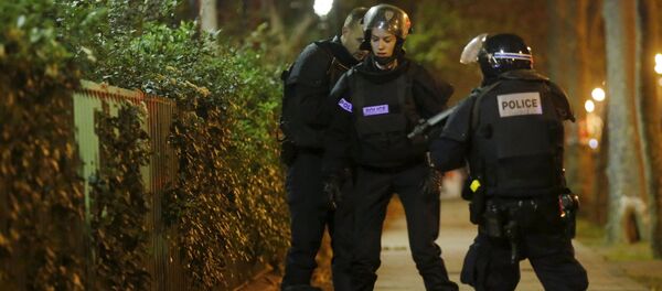 الشرطة الفرنسية تعتقل أحد الأشخاص - سبوتنيك عربي