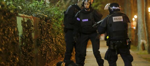 اعتقال مشتبه به على إثر هجمات باريس - سبوتنيك عربي