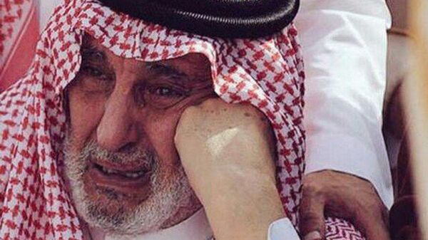 صورة للأمير بندر خلال استقبال لشقيقه الراحل سعود الفيصل - سبوتنيك عربي