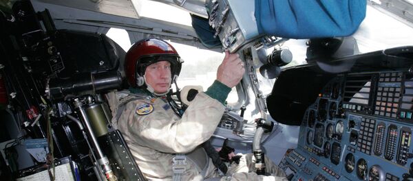 فلاديمير بوتين في قمرة تو-160 فلاديمير بوتين في قمرة تو-160 - سبوتنيك عربي