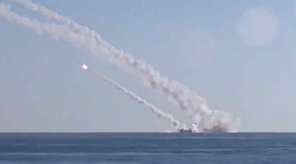 غواصة روستوف نا دونو تطلق صواريخ كاليبر - سبوتنيك عربي