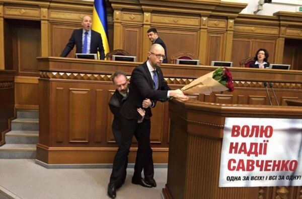 بالفيديو... إهانة رئيس الوزراء الأوكراني فى جلسة في البرلمان   - سبوتنيك عربي