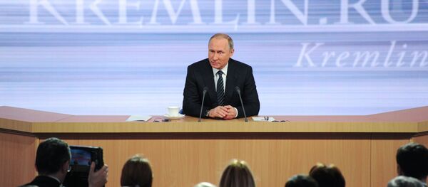 الرئيس فلاديمير بوتين أثناء المؤتمر الصحفي في موسكو الرئيس فلاديمير بوتين أثناء المؤتمر الصحفي في موسكو - سبوتنيك عربي