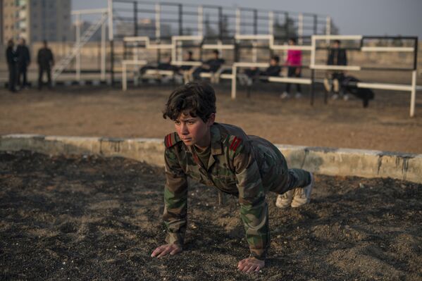 تدريبات الفتيات فى سوريا فى الأكاديمية العسكرية تدريبات الفتيات فى سوريا فى الأكاديمية العسكرية - سبوتنيك عربي
