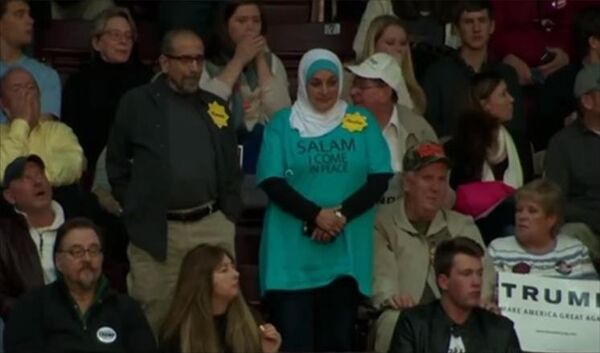 وقفت في هدوء ولم تنطق بكلمة - سبوتنيك عربي