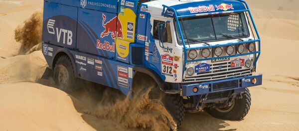طاقم فريق شركة كاماز الروسية في سباق رالي الشاحنات - سبوتنيك عربي