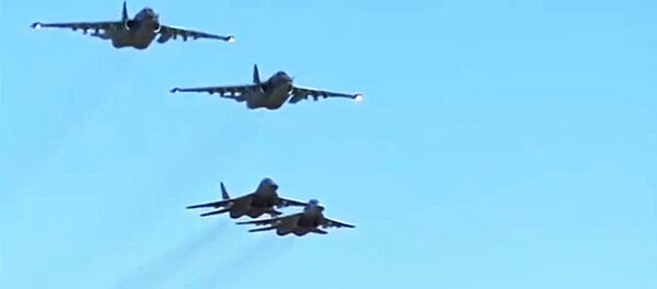 أول مرة تم تنفذ عملية جوية مشتركة بين القوات الجوية الروسية والسورية من قاعدة حميميم السورية. - سبوتنيك عربي