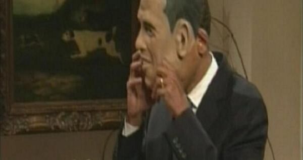 وباما في برنامج ساخر يرتدي قناع الرئيس وباما في برنامج ساخر يرتدي قناع الرئيس - سبوتنيك عربي