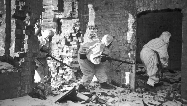 القناصة الروس خلال معركة ستالينغراد - سبوتنيك عربي