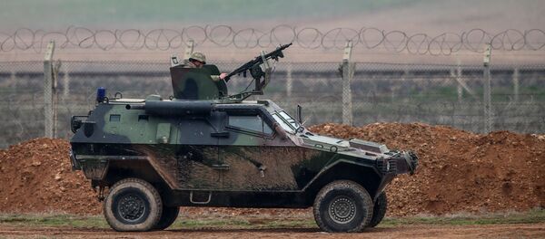 سيارة عسكرية على الحدود التركية السورية - سبوتنيك عربي